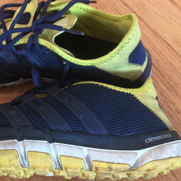 Addidas sports shoes for men. - Picture 5 of 6